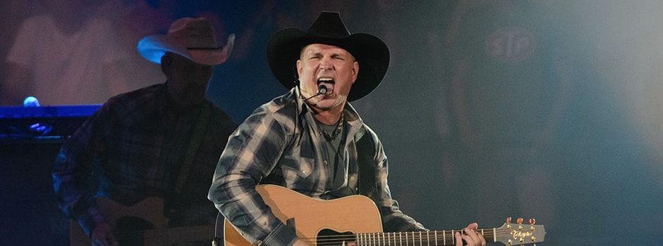 Garth Brooks To Play 7-Date Dive Bar Tour This Summer