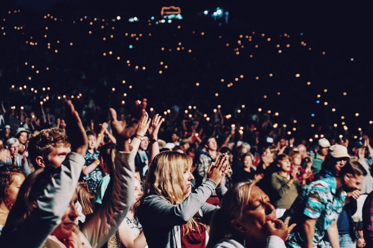 Concert crowd | Photo by Rafandalucia via Wikimedia Commons