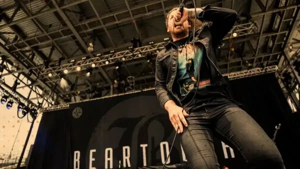 Beartooth performing at Sonic Temple 2019 | Photo by RazorJackal via Wikimedia Commons