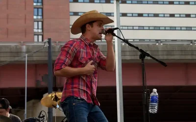 Dustin Lynch & Scotty McCreery bring tour to Duluth
