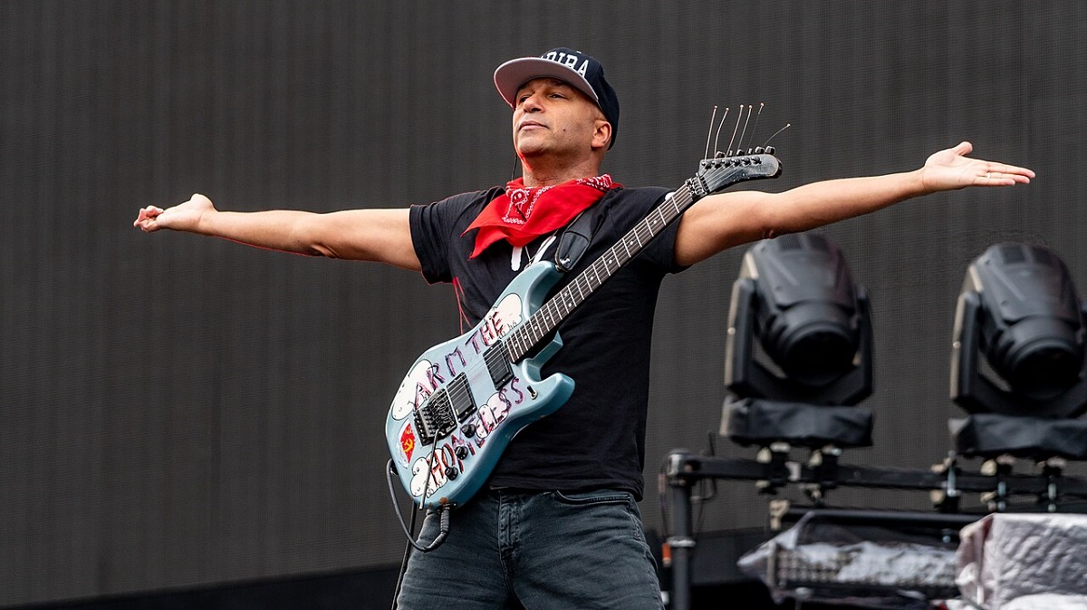 Tom Morello play as supporting act for Muse in Bristol, UK | Photo credit: Raph_PH via Wikimedia Commons