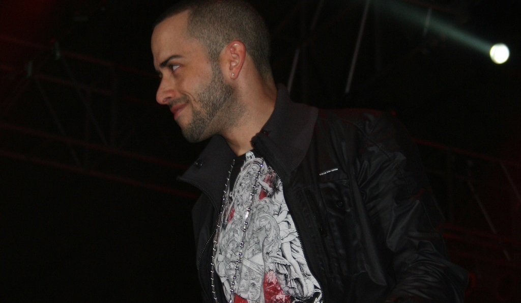 Yandel, 2009 via Wikimedia Commons