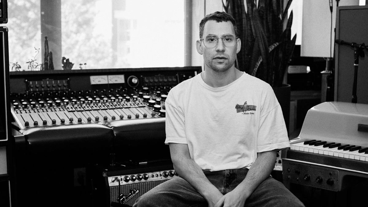 Jack Antonoff | Photo via Alex Lockett, CC BY-SA 4.0, via Wikimedia Commons