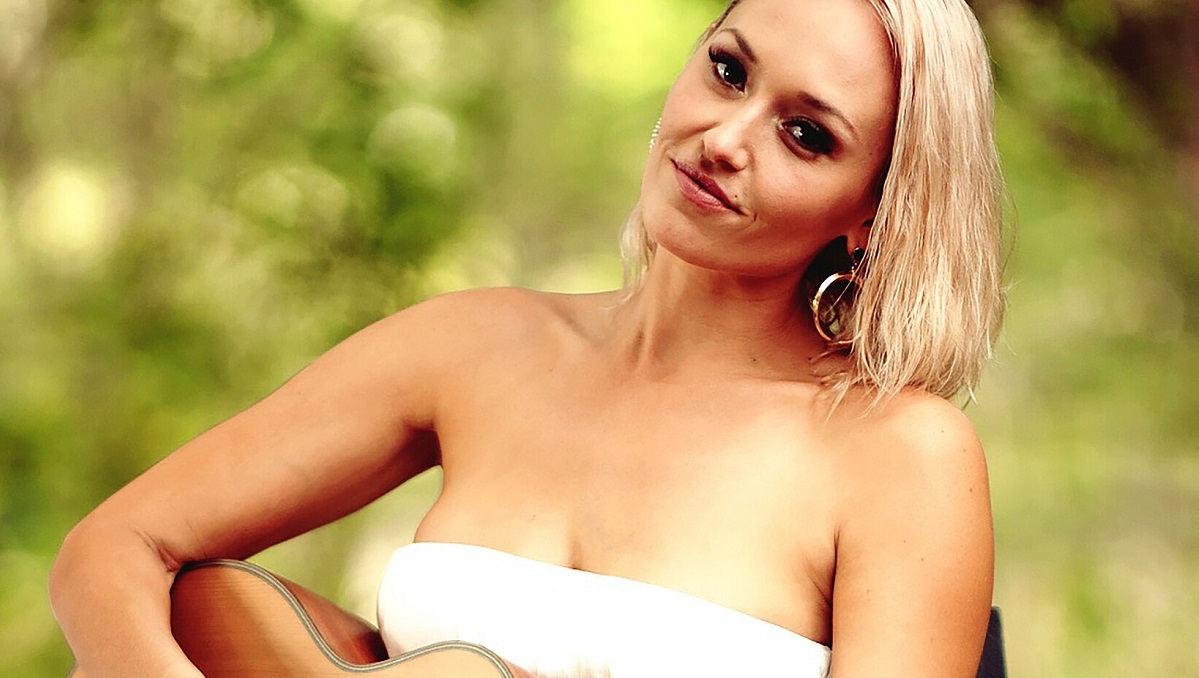 Anuhea in 2019 (promo photo) | Photo credit: Morganinstereo via Wikimedia Commons
