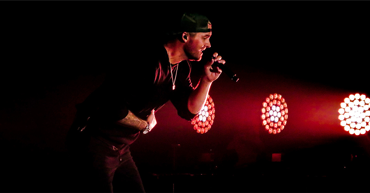 Brett Young (image via ScoreBig)