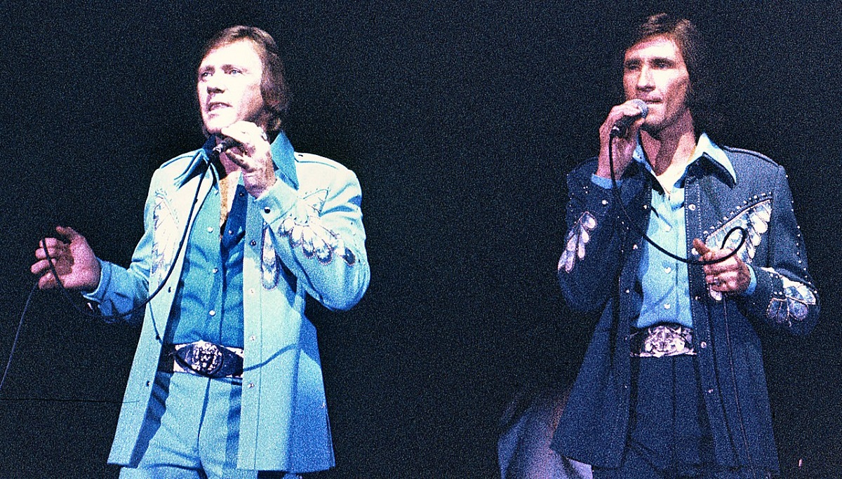 The Righteous Brothers performing at Knott's Berry Farm | Image via Wikimedia Commons
