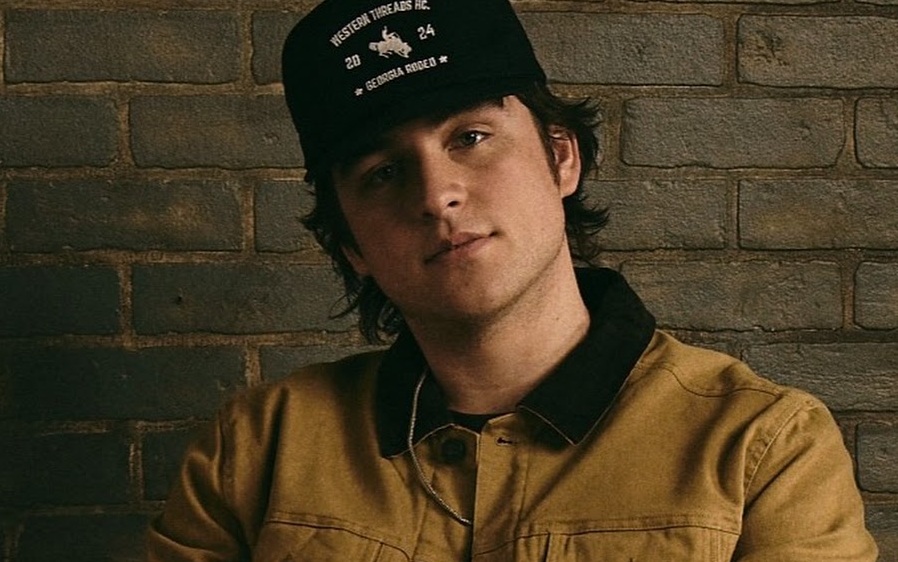 Vincent Mason (image via the artist's YouTube account)