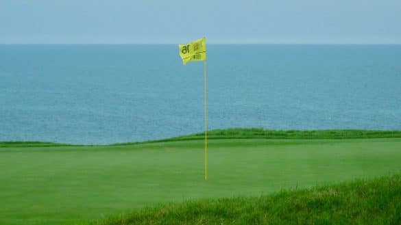 Hole 16 at 2010 PGA Championship (Whistling Straits) | Photo by Jhansen23 via Wikimedia Commons