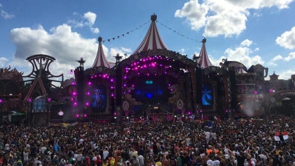 Tomorrowland 2017 main stage | Photo by Arroser via Wikimedia Commons