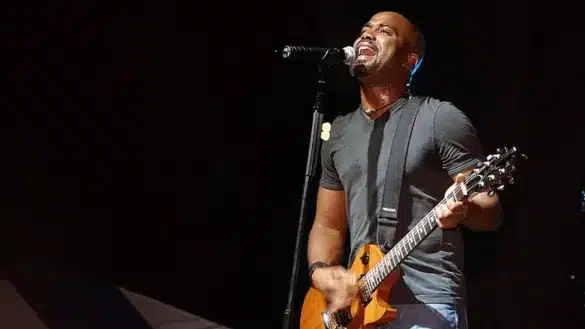 Darius Rucker performs one of his many hit songs along with his band, during a free concert sponsored by the Air Force Reserve Command (AFRCOM) at Hickam Air Force Base (AFB), Hawaii (HI) | Photo by Mysti Cabasug, U.S. Air Force via Wikimedia Commons
