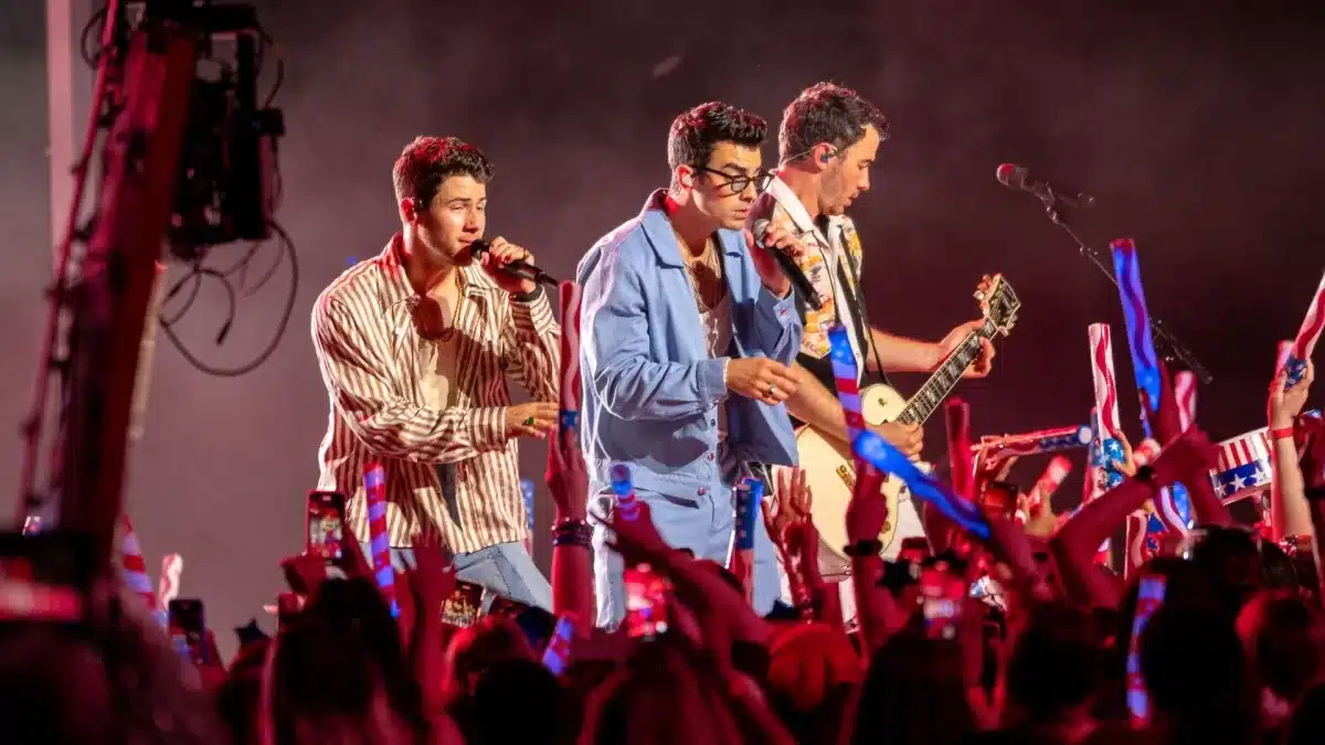 Jonas Brothers Gigs Fail to Sell Out, Fans Angered At Slashed Ticket Prices