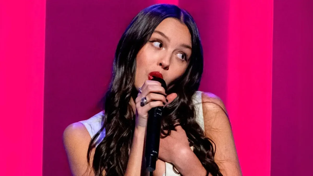 Olivia Rodrigo @ Theatre at Ace Hotel | Photo by Justin Higuchi via Wikimedia Commons