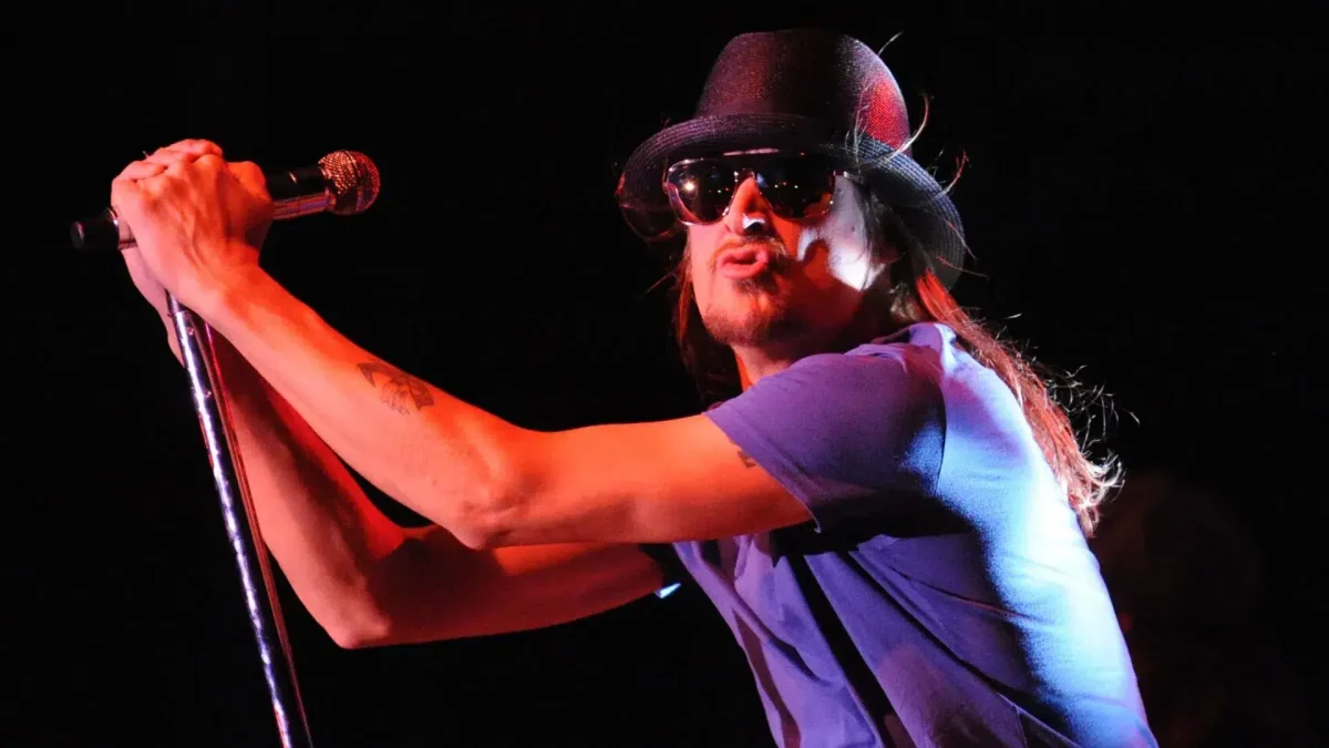 Kid Rock at Ramstein Air Base Germany, Dec. 9, 2009 | U.S. Air Force photo by: TSgt Sean Mateo White via Wikimedia Commons