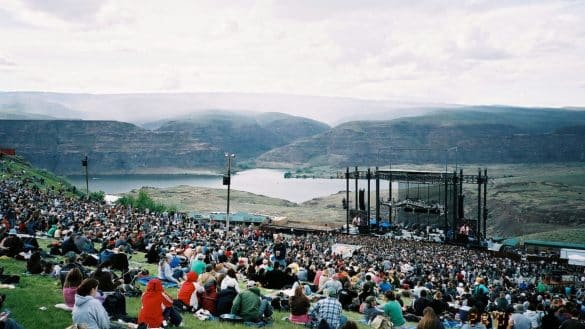 The Gorge Amphitheater in George, Washington overlooking the Columbia River during the 2006 Sasquatch! Music Festival | Photo by Daniel from Calgary, CAN via Wikimedia Commons